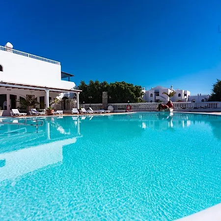 Rose Costa Teguise